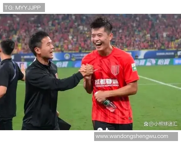 足球明星喜结良缘正式宣布婚讯引发球迷热议与祝福